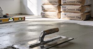 Ile worków wylewki na 10m2: oblicz gotowy beton samopoziomujący 25 kg